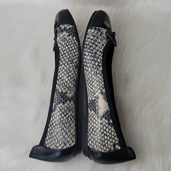 Vionic Black and Cream Snake Pattern Loafers - Picture 5 of 11